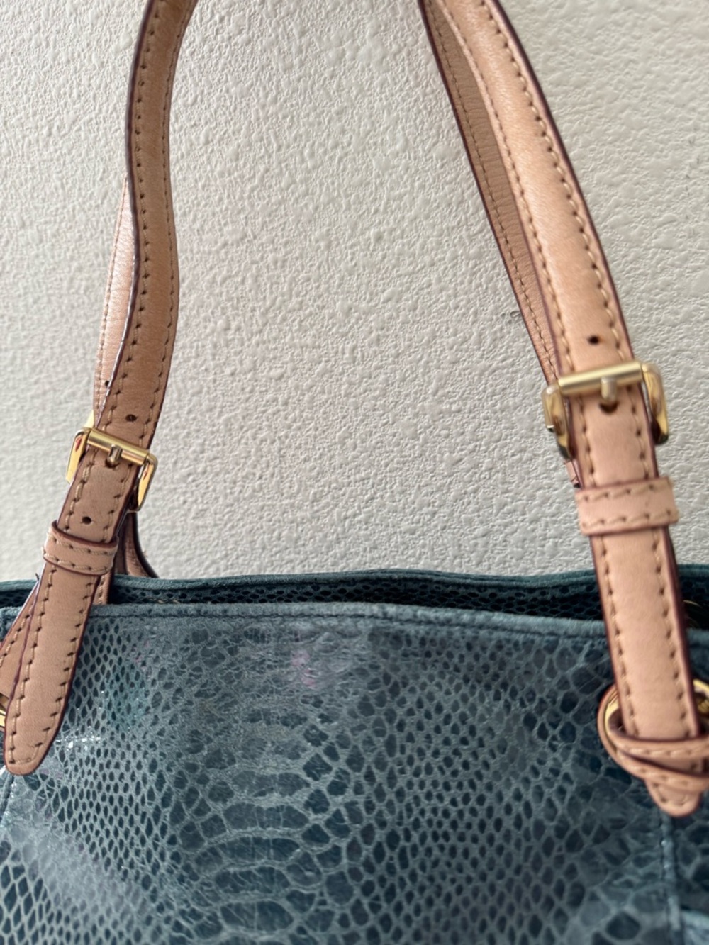 MICHAEL KORS Green Snake-skin Embossed Leather Shoulder Bag - Picture 2 of 14